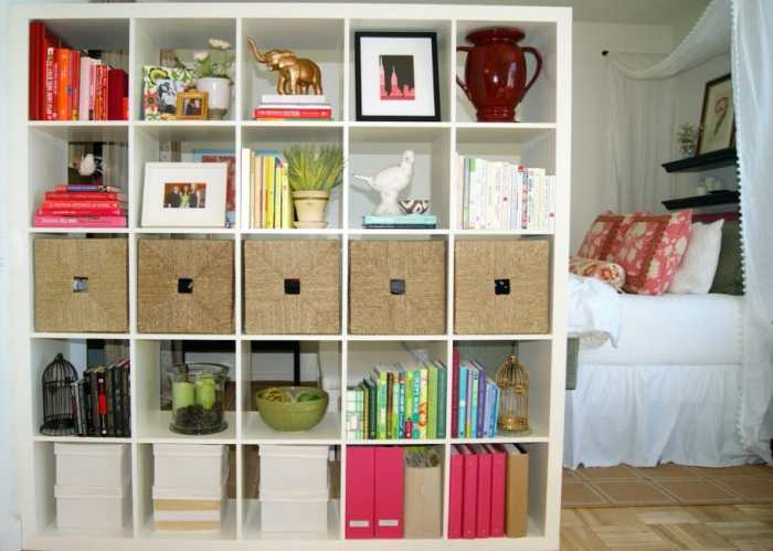 How to decorate room dividing shelves