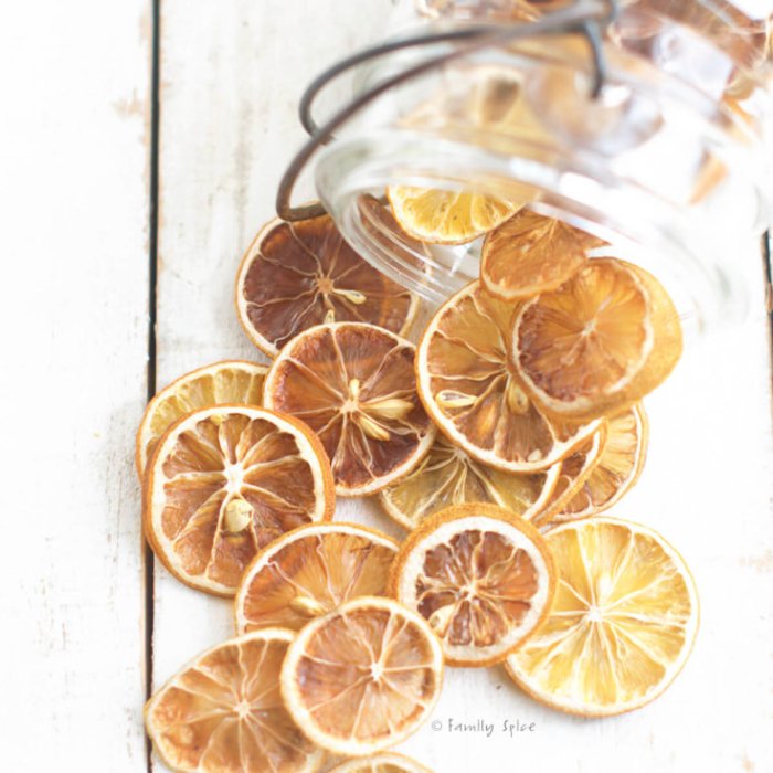 How to make dried lemon slices for decoration